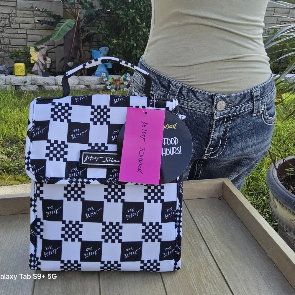 NWT BLACK n WHITE BETSEY JOHNSON INSULATED CHECKER BOARD FLAP TOP LUNCH TOTE